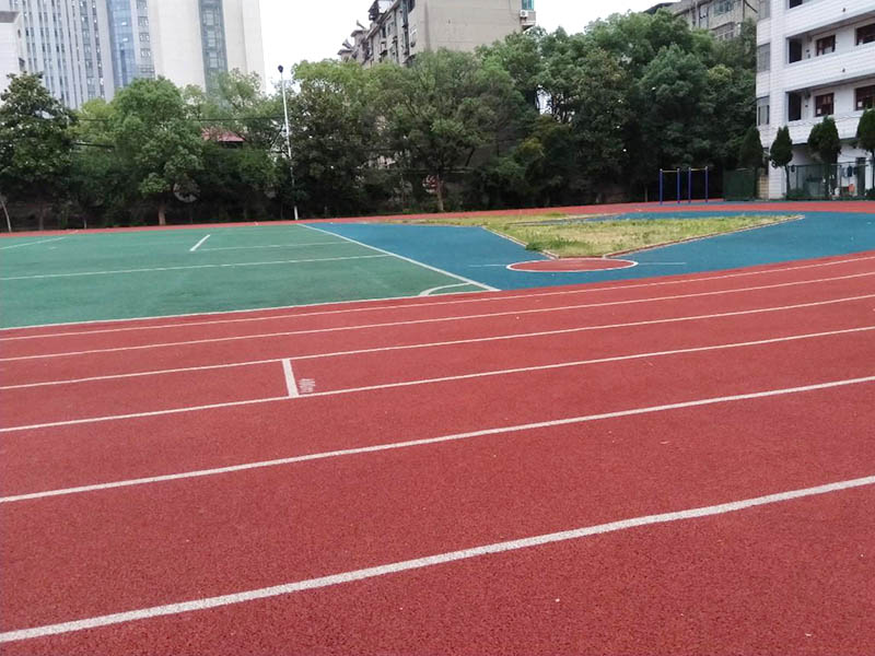 透氣型塑膠跑道多少錢一平方？標準價格！